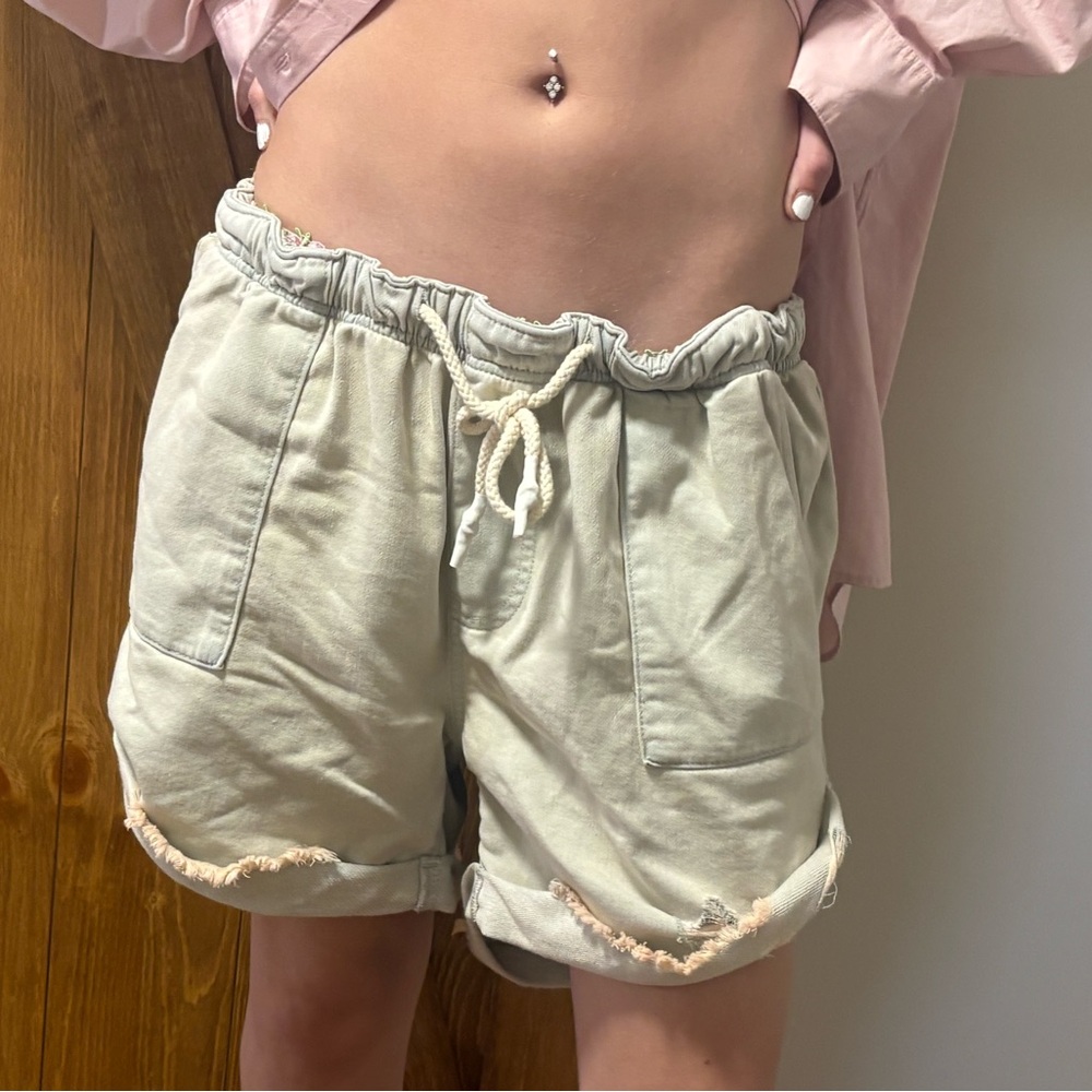 One Teaspoon Cream Women's Cargo Shorts